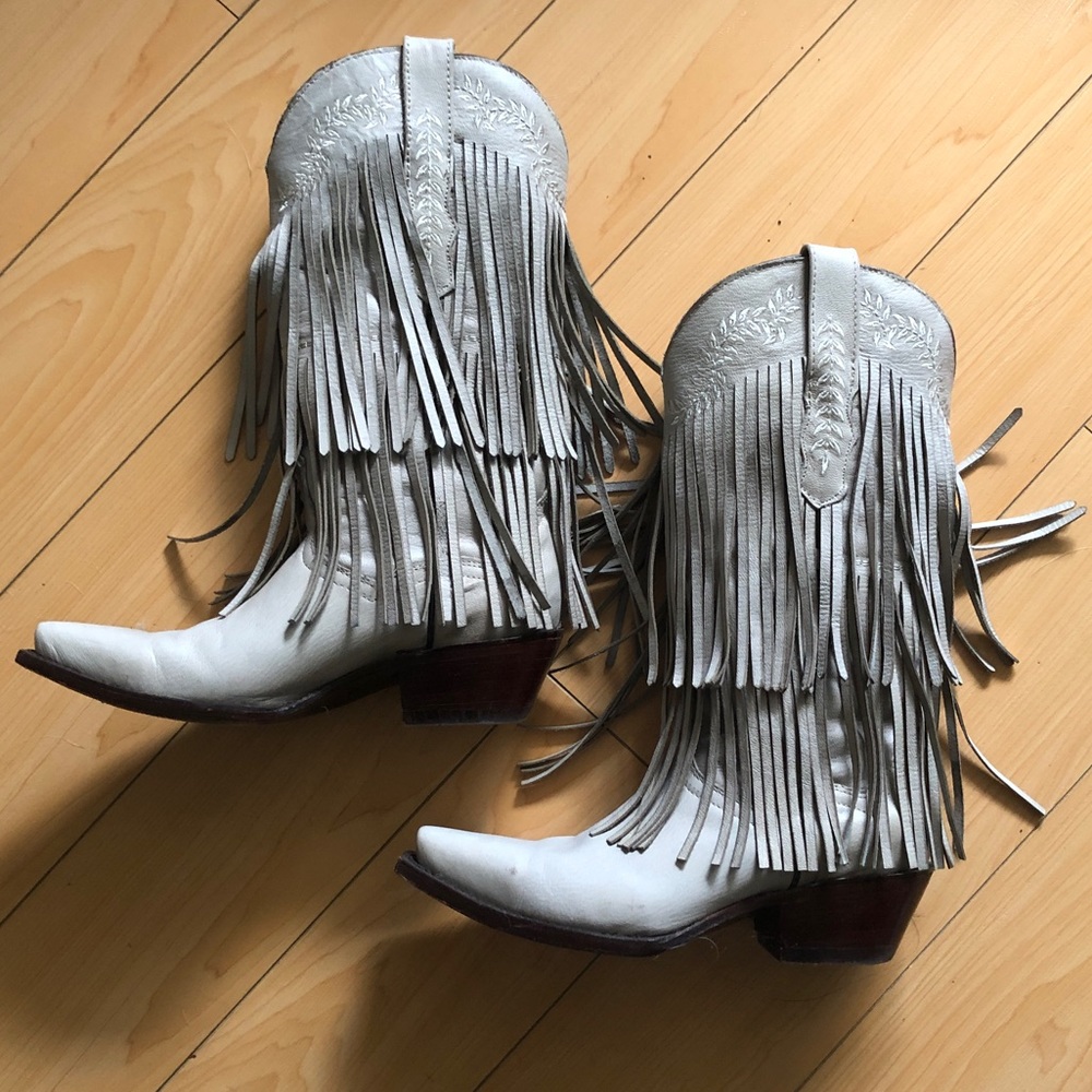 Golden guns size 7 boot light grey fringe genuine leather
